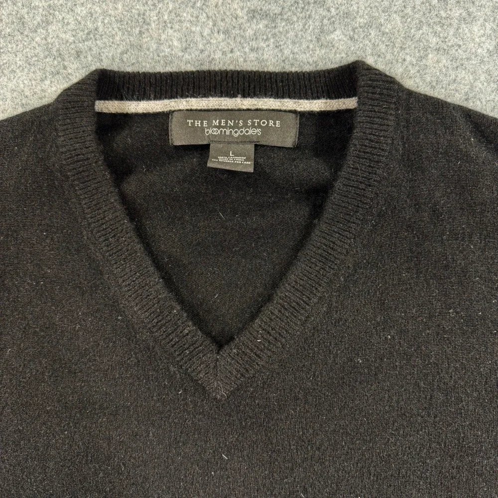 Bloomingdale's Black Cashmere V-Neck Sweater Mens Large
